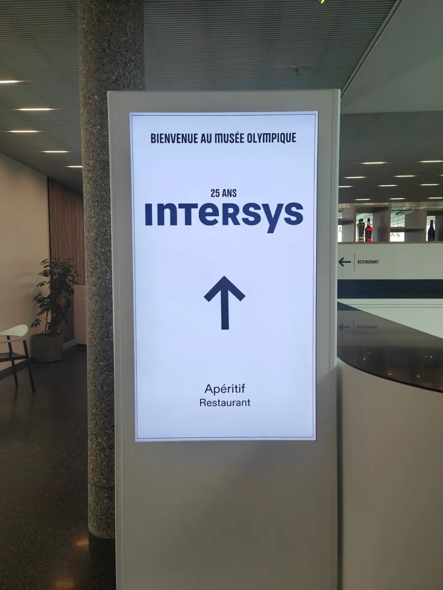 Wegweiser zum Apéro und Restaurant für das 25-Jahr-Jubiläum von Intersys